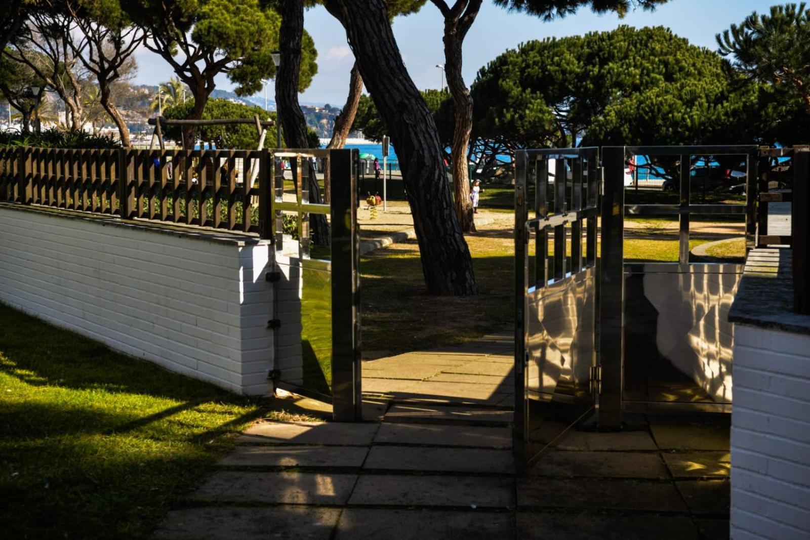 Beachfront Apartment With Pool And Garden S Abanell Blanes Бланес Экстерьер фото