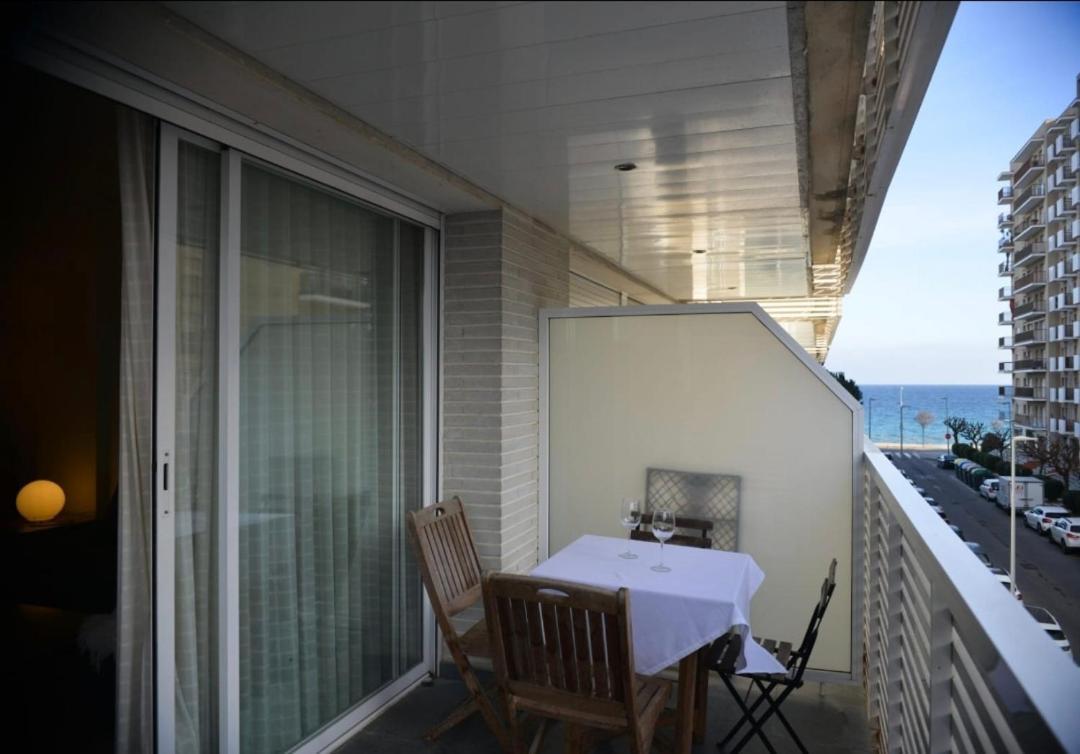 Beachfront Apartment With Pool And Garden S Abanell Blanes Бланес Экстерьер фото